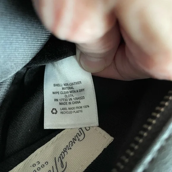 Universal Thread Vegan Crossbody Bag - Picture 10 of 10